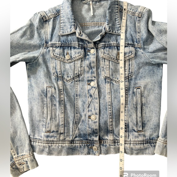 Free People We the Free Rumors Denim Jacket size medium EUC - Picture 7 of 11